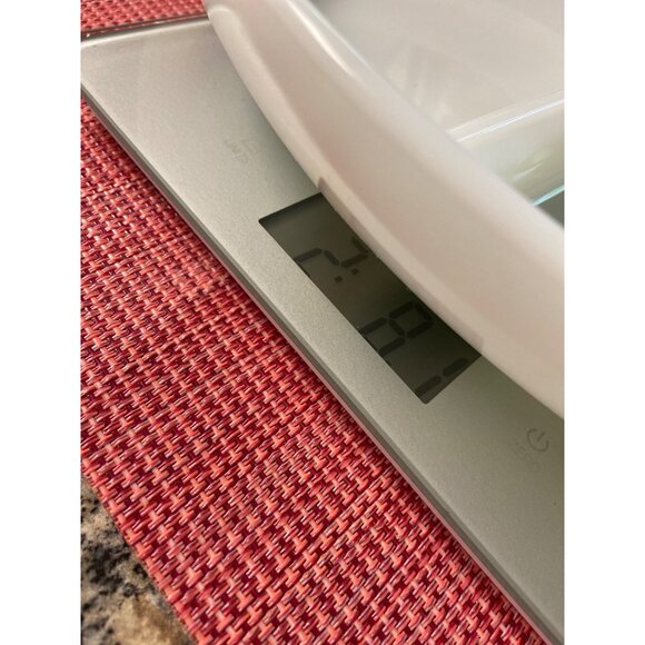 Vintage Pyrex White Milk Glass Divided Dish – 1.5 Qt Oval Mid-Century Casserole - Picture 7 of 7